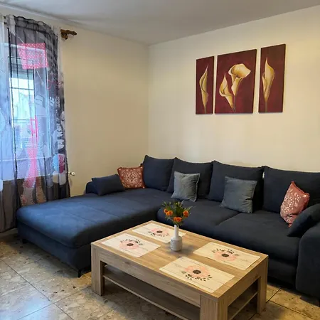 Antica Near The Queen In - By Ta Leut Agency דירה נין
