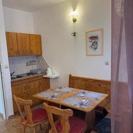 דירה Antica Near The Queen In - By Ta Leut Agency נין