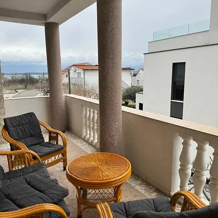 דירה Antica Near The Queen In - By Ta Leut Agency נין