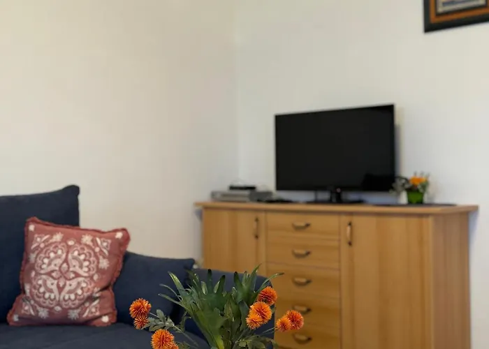 Antica Near The Queen In - By Ta Leut Agency Apartament Nin