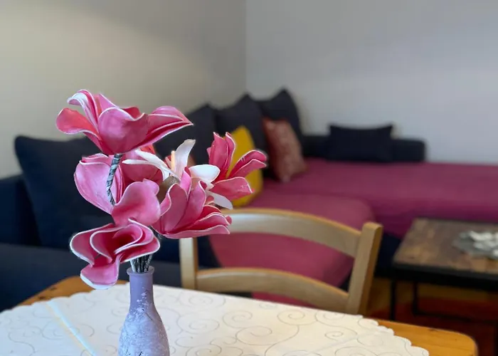 Antica Near The Queen In - By Ta Leut Agency Apartament *