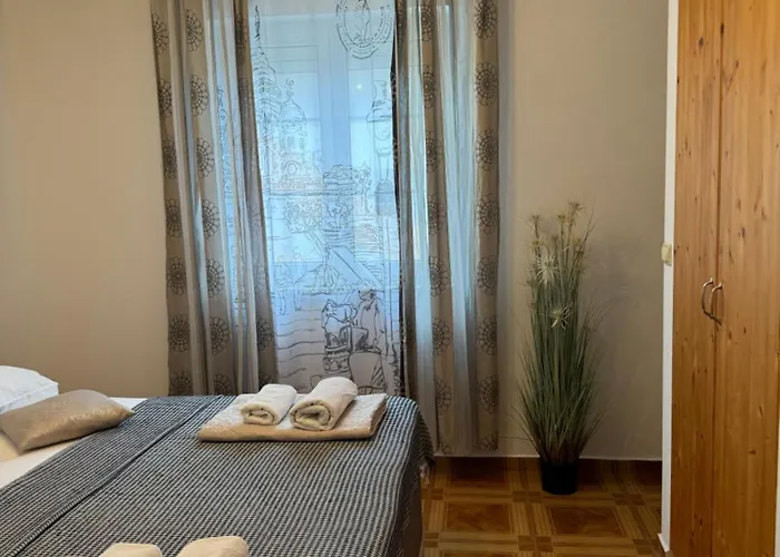 Antica Near The Queen In - By Ta Leut Agency Apartament *