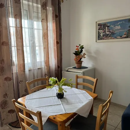 Antica Near The Queen In - By Ta Leut Agency Apartment