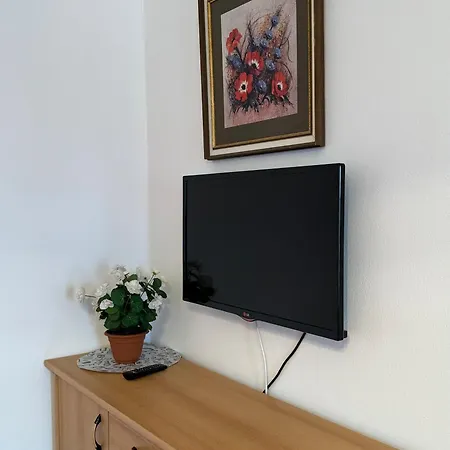 Antica Near The Queen In - By Ta Leut Agency Apartment Nin