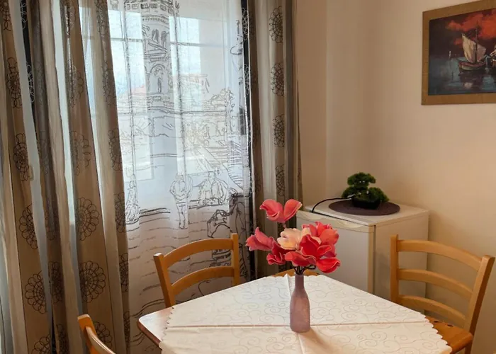 Apartmán Antica Near The Queen In - By Ta Leut Agency *